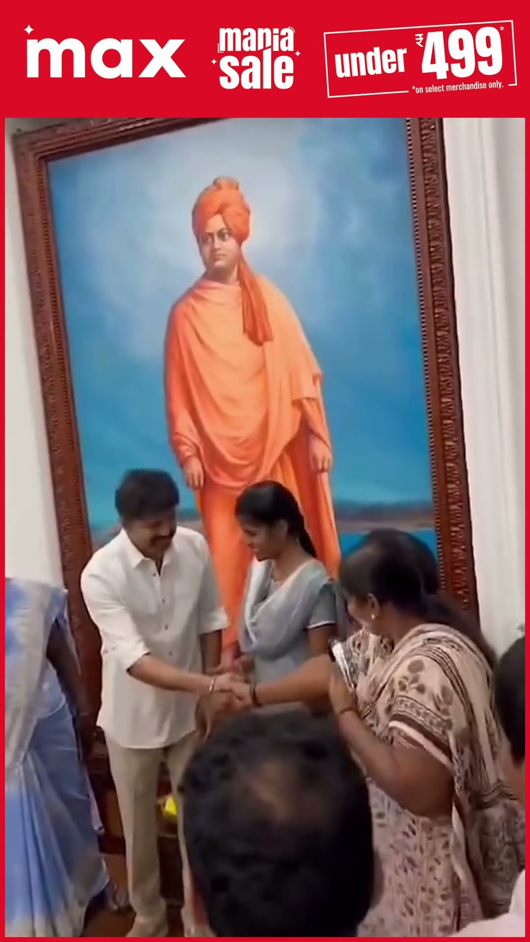 'பரவால்ல மா, கை கொடுங்க...ஏன் வெட்கப்படுறீங்க..?' VIJAY ?