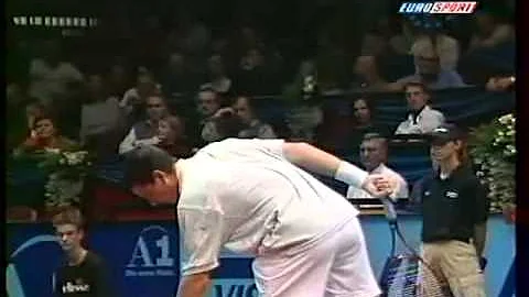 Federer handles Krajicek's big serve