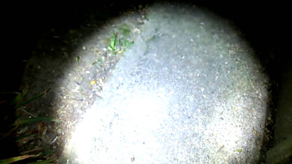 Unboxing and review of Ultrafire XML - T6 zoomable LED flashlight from BangGood