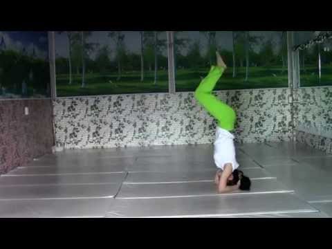 Video Bài Tập Yoga: hướng dẫn thực hành tư thế đứng bằng đầu - YouTube