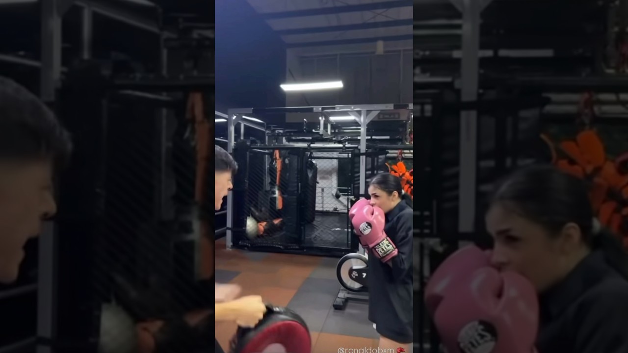 Карели Руиз готова к боксерскому поединку… 