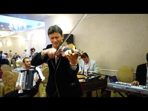 La nunta - live- Formatia - TARAFUL DE LA GORJ- din Targu Jiu. Instrumental de inceput PARTEA 1