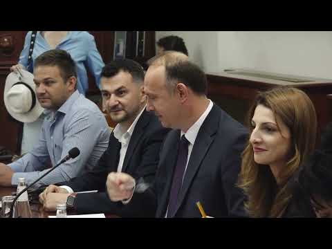 Afrim Gashi mbështet studentët për provimin në shqip, hesht për ministrin e Drejtësisë