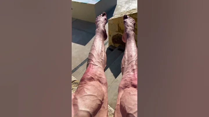 Female muscle legs veins. Female vascularity. Women muscle legs #shorts #beach #relax #waves