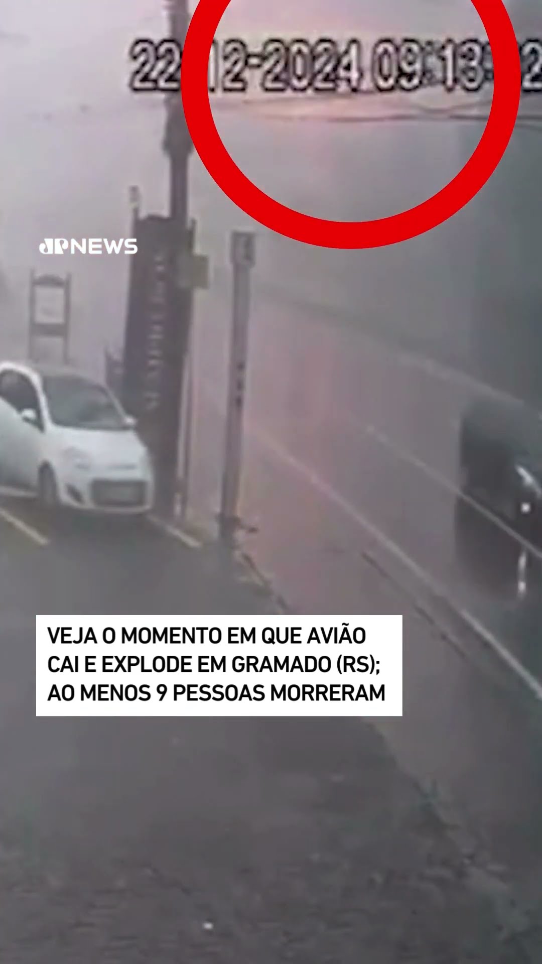 Veja o momento em que avião cai e explode em Gramado (RS); ao menos 9 pessoas morreram #shorts