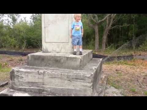 Forgotten Citrus Center Monument in Lumberton Florida