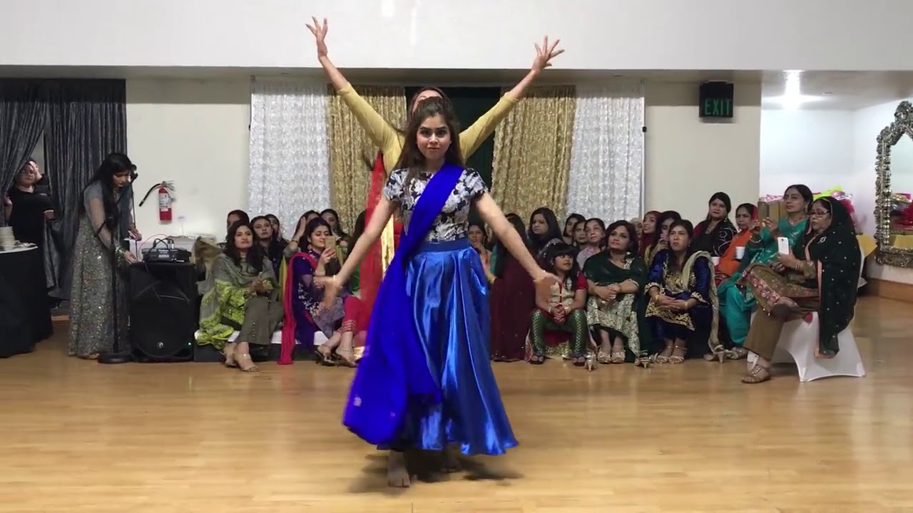 Dance performance on nagada sang dhol baje london thumakda prem ratan
