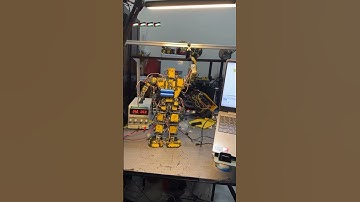 Programming mini robot #roboticcar #robotics #artist #programming #qatar #machine #3dprinting