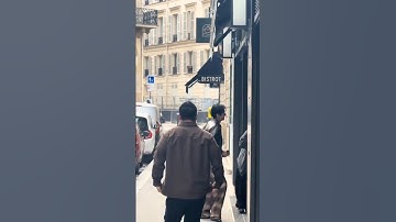 Look At Taehyung Happily Dancing & His Bodyguard, Hair stylist Passed Out Laughing 🤣