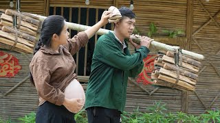 The mayor is helping a 17-year-old pregnant single mother collect firewood to ease her burden. screenshot 5