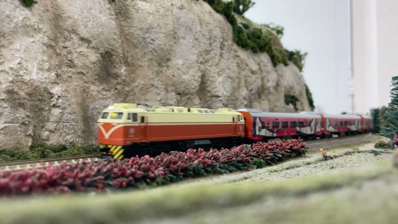 台湾 鐵支路 Touch Rail 東方美人號 ラッピング 客車 Nゲージ 走行