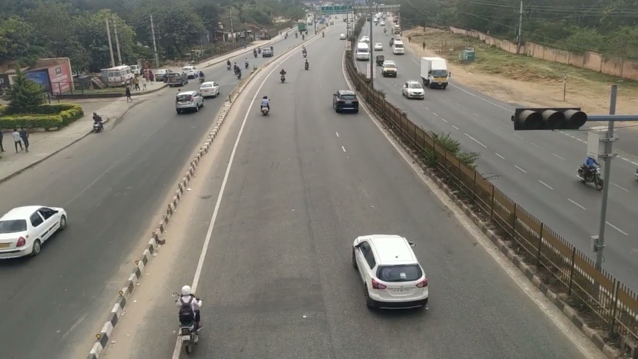 Bangalore city me gadi kitni he deklijia agor itni gadi hamra assam me hota to kecha lagta