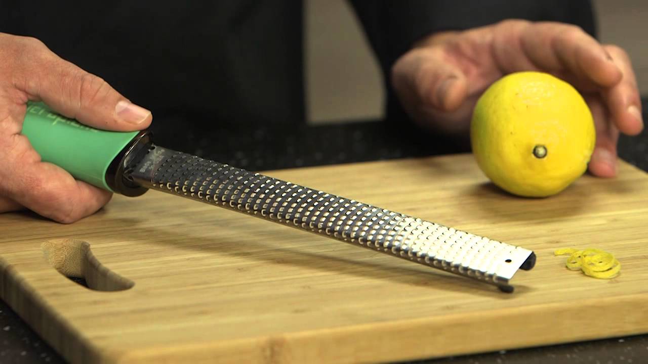 Technique de cuisine: zester un citron 