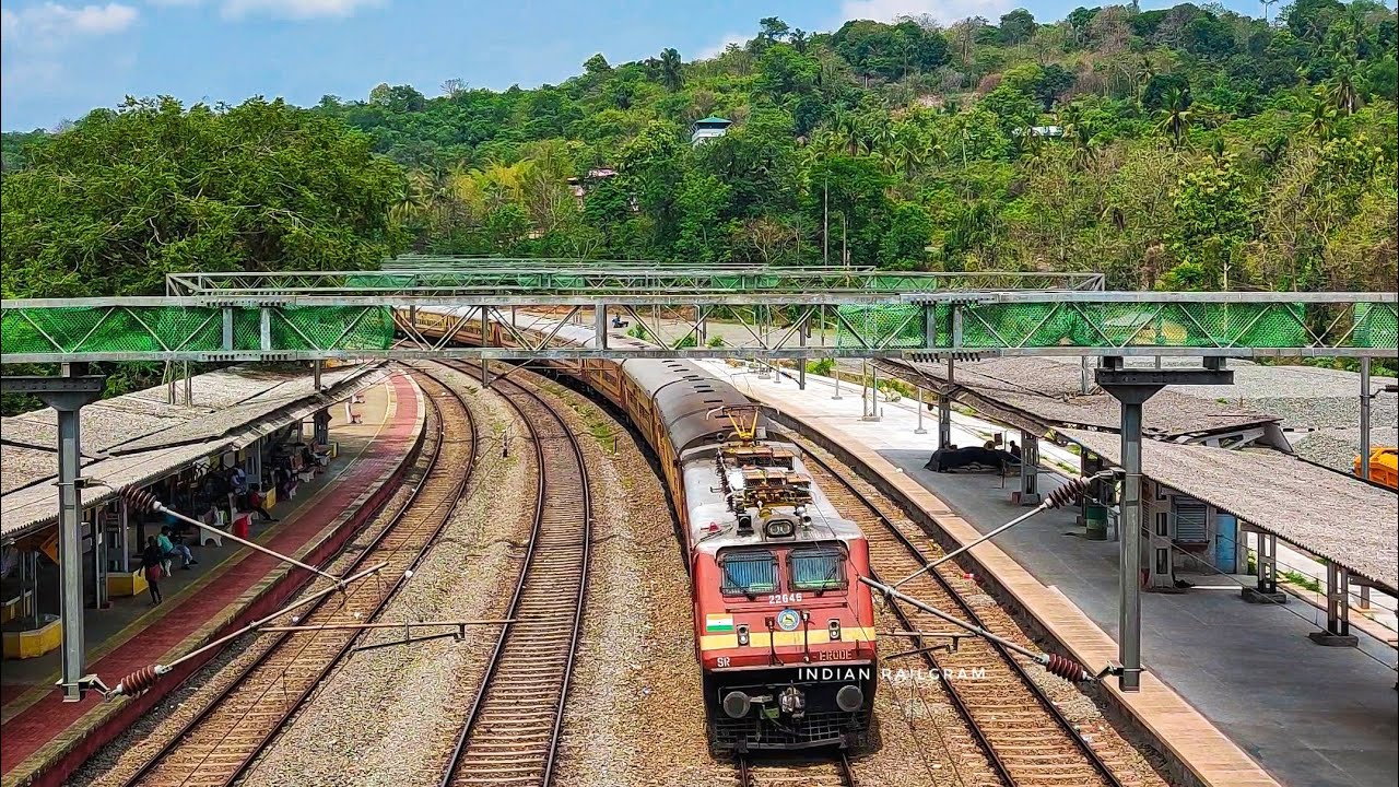Palaruvi Express(16791/16792) lead by ED WAP4(22646) skipping Wadakkanchery railway station