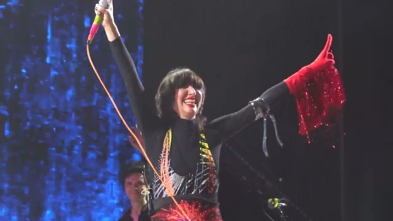 Yeah Yeah Yeahs - Date with the Night (Forest Hills Stadium, NYC