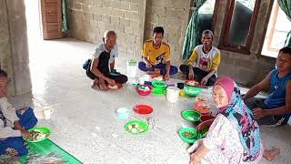 Hujan deras namun Kila tak turun lanjut kerjakan pelaster rumah bang milala 