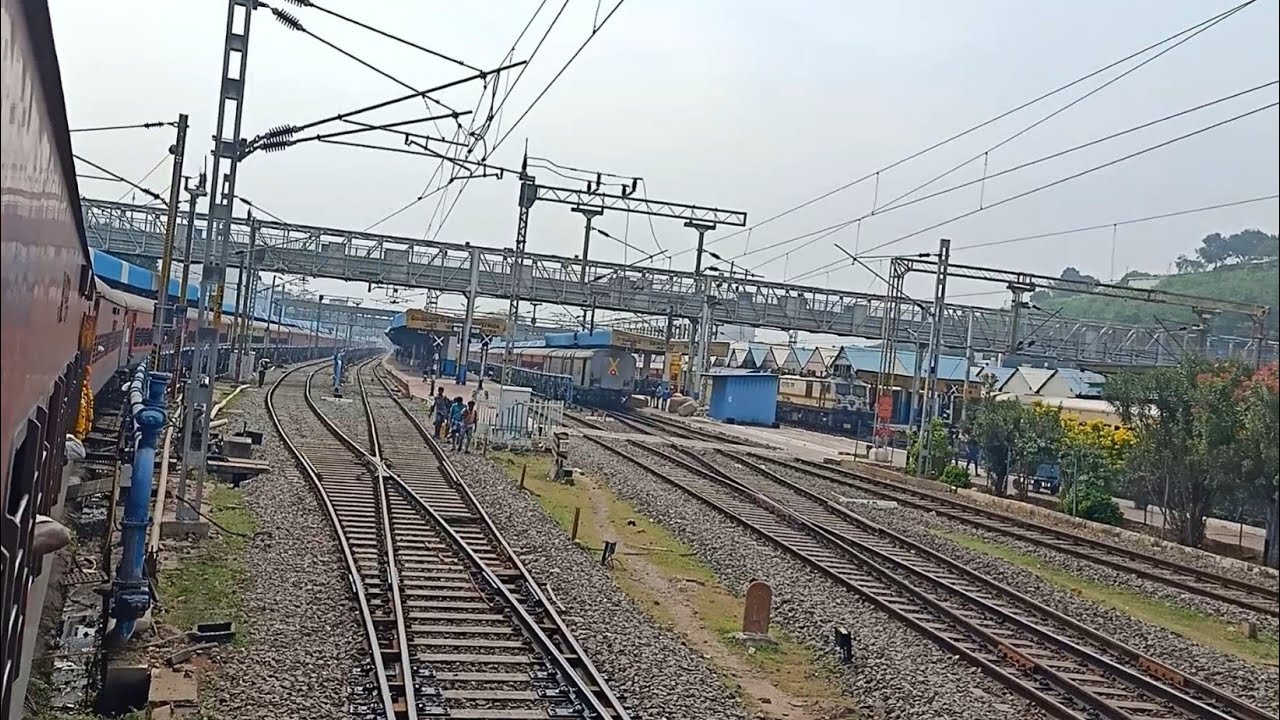 Coromandel Express arriving at Vijayawada Junction railway station | Indian Railways 