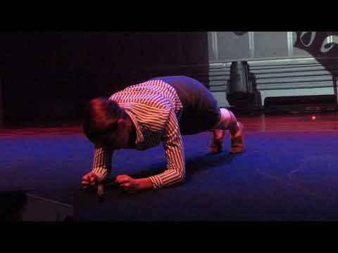 RESISTIR - Performance - Mariana Franco