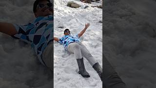 Sonamarg Ice Mountain Enjoyment ❄️ | Kashmir Winter Fun 🥰 #shorts #kashmir #ytshorts #sonamarg