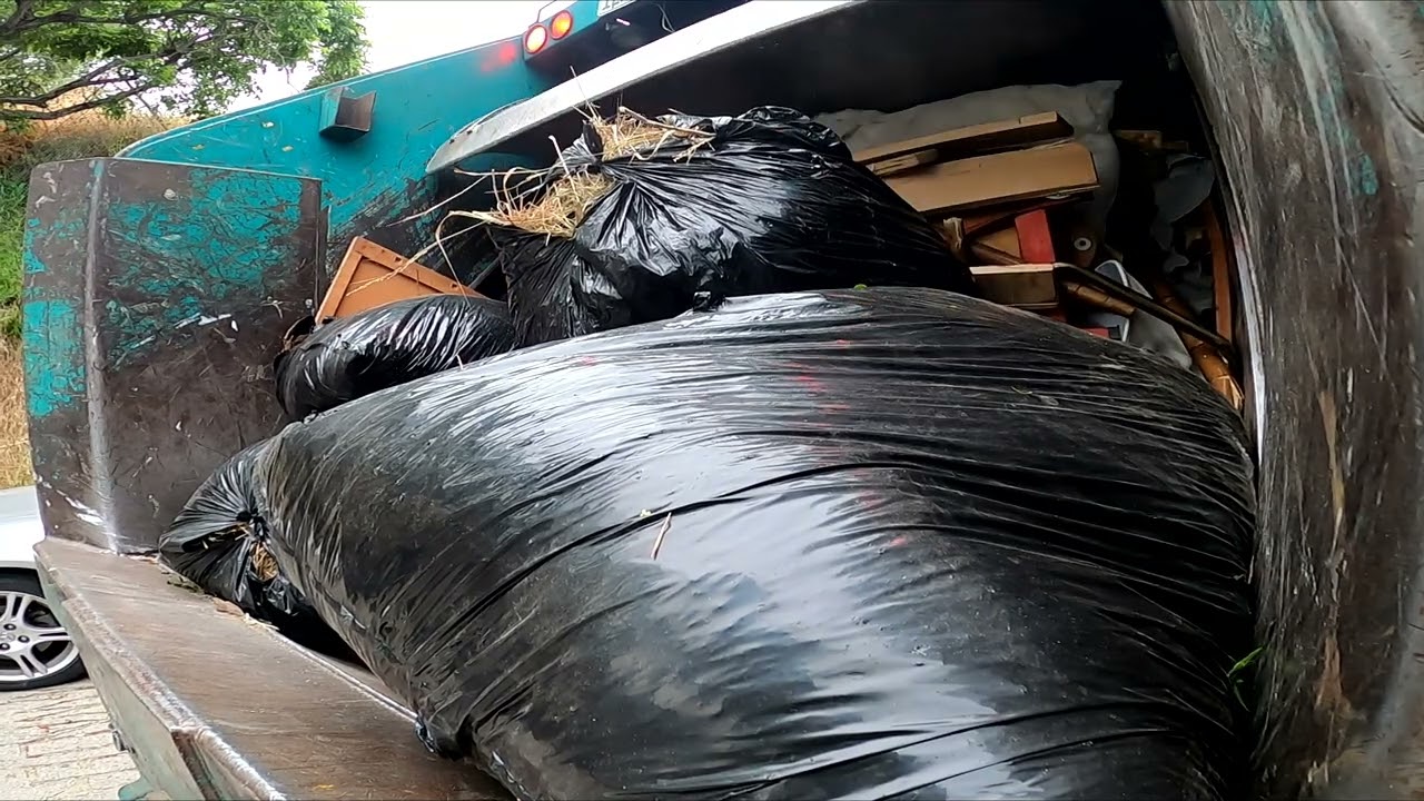 Bulky Truck: Rear Load Crushing Adventures!!