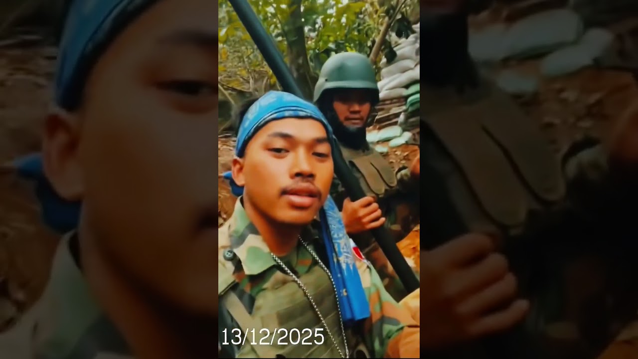 Cambodia Soldiers Defending From Thailand Soldiers 
