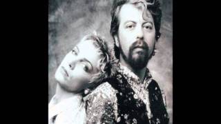 Eurythmics - Here Comes The Rain Again (with lyrics). chords