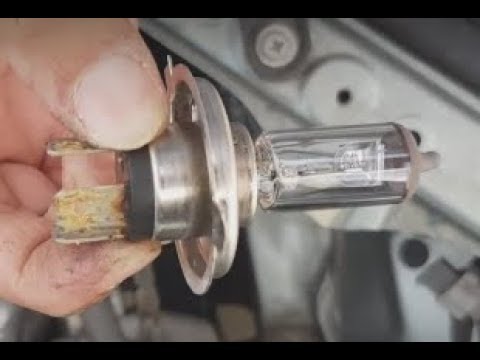 Toyota RAV4 2003: How to Replace Headlight