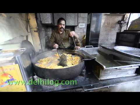 Jalebi Wala at Dariba, Chandni Chowk, Delhi (India)