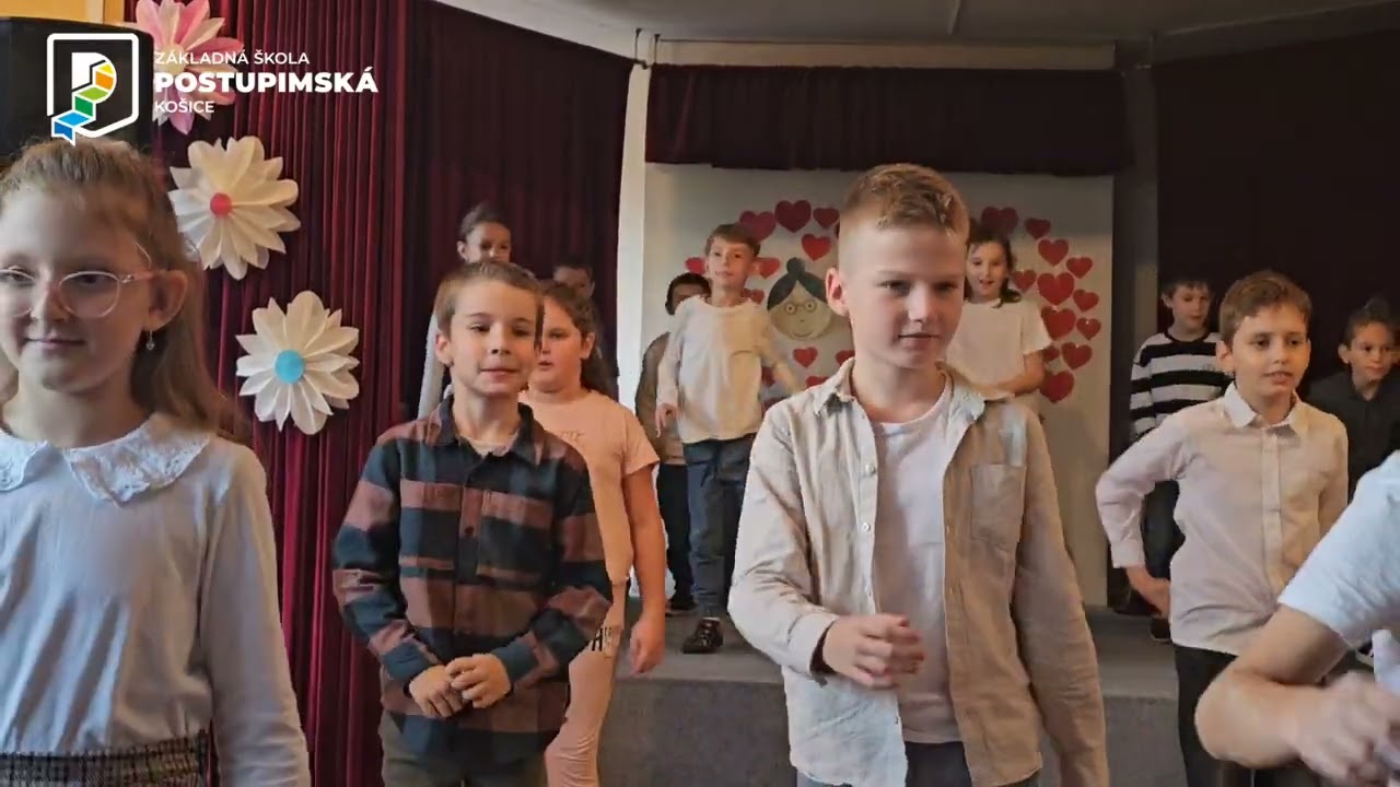 Vystúpenie žiakov ŠKD pri príležitosti - Október mesiac úcty k starším. Vitajte, starí rodičia.