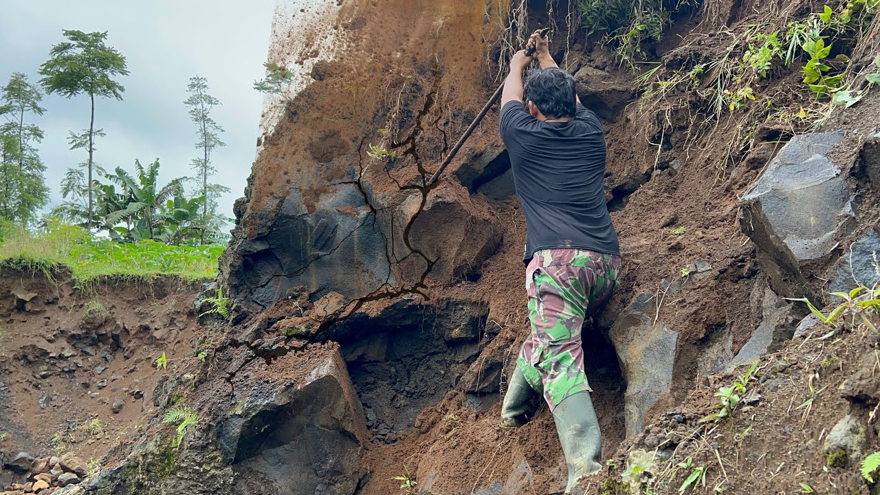 Aksi gila sandman meruntuhkan tebing batu yang retak