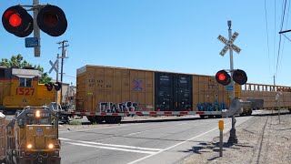UP 1092 | *New LED* Roseville Rd. Railroad Crossing Sacramento CA - Plane Lands In High Winds
