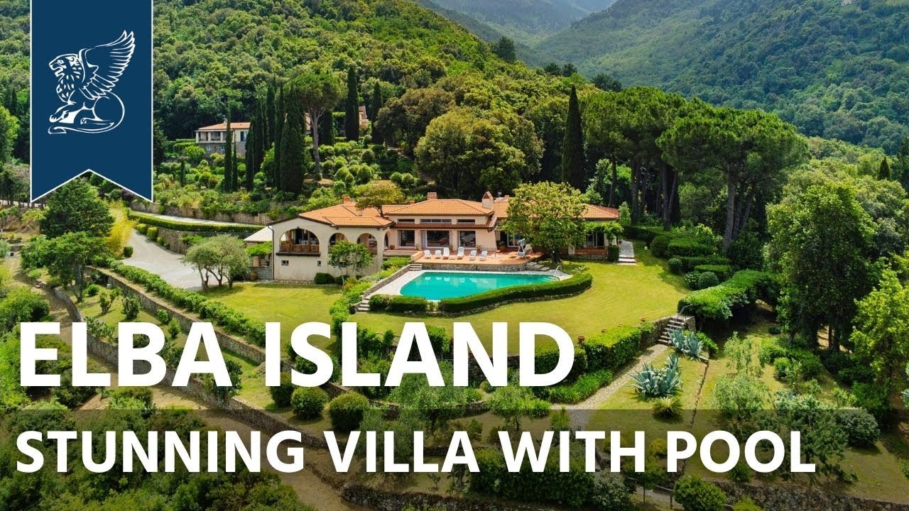 Luxury villa with outbuilding for sale by Elba's sea