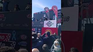 estan por entregar los trofeos