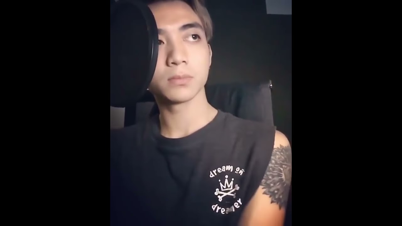 Soobin Hoàng Sơn lộ hình xăm ở ngực Chi Pu khoe eo thon gợi cảm