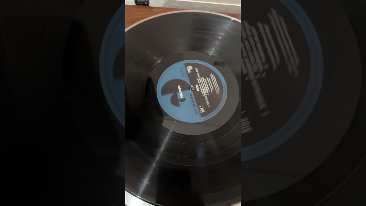 Что похищает по ночам Arnold Layne? Расскажет нам Pink Floyd.