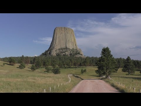 2018-walking-around-the-devils-tower-national-monument-(wy---usa)
