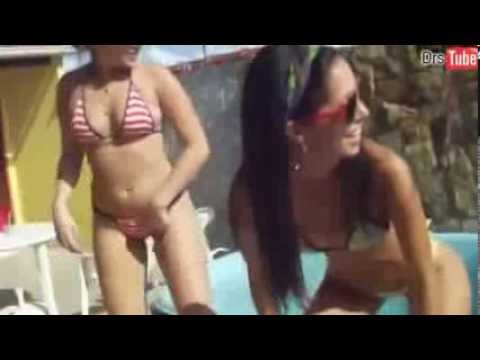 Novinhas Lindas dançando Funk na  piscina