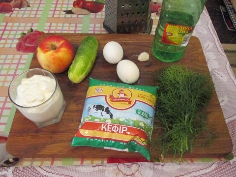 Видео рецепт Холодный суп из огурцов с копченой салакой