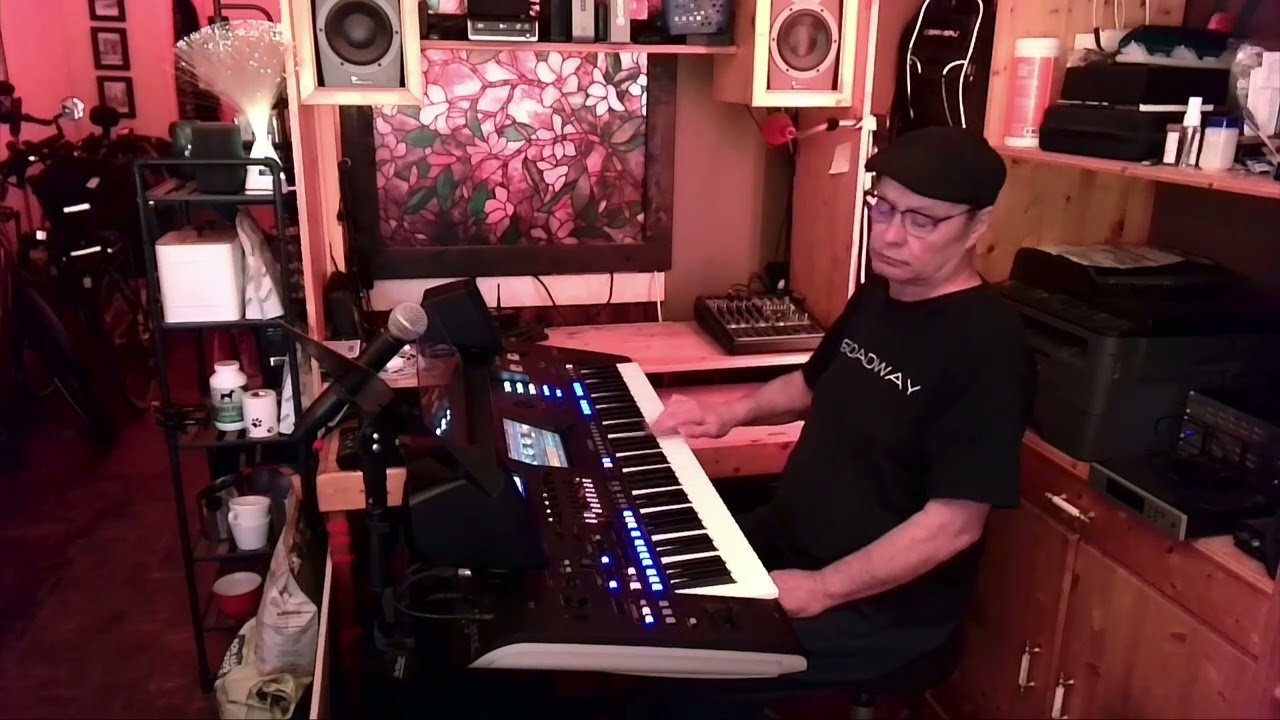 EL CONDOR PASA 2 versions - YouTube