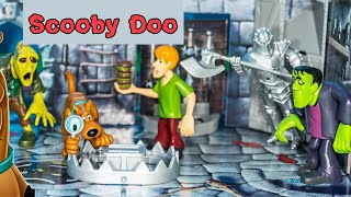 Playing the Scooby Doo Ghost Castle Game with the Assistant