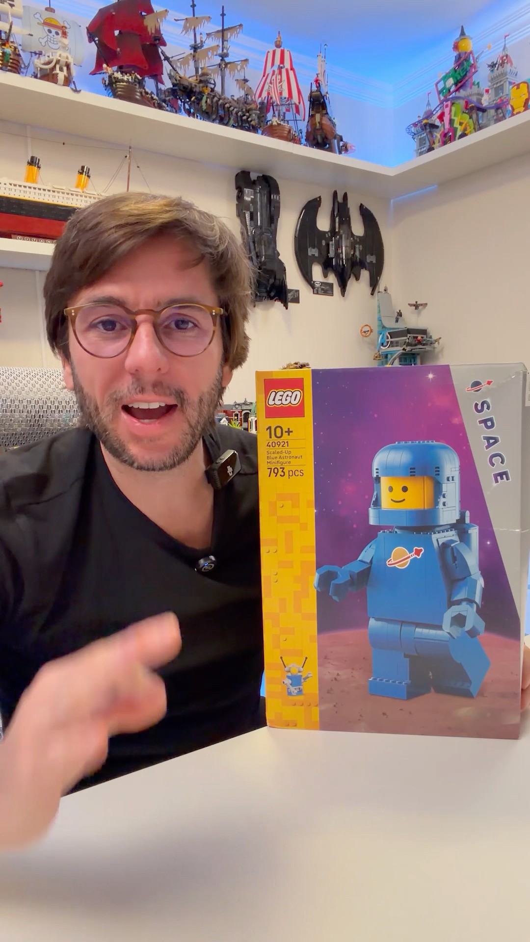 O Up-Scaled Blue Astronaut Minifigure (40921) #lego #reviews #rlfm