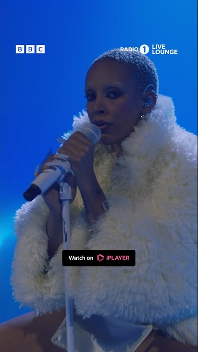 ‘agora hills’ in the #livelounge 🩵 #dojacat #doja #agorahills #scarlet #radio1