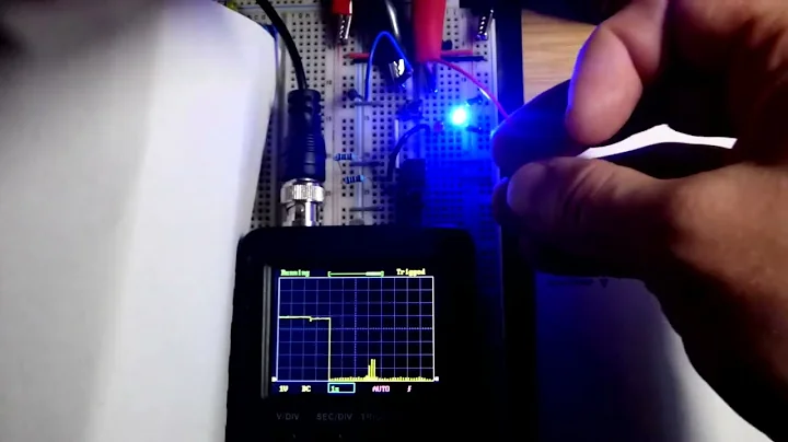 Bistable 555 In Out Voltages Oscilloscope Measured by Electronzap