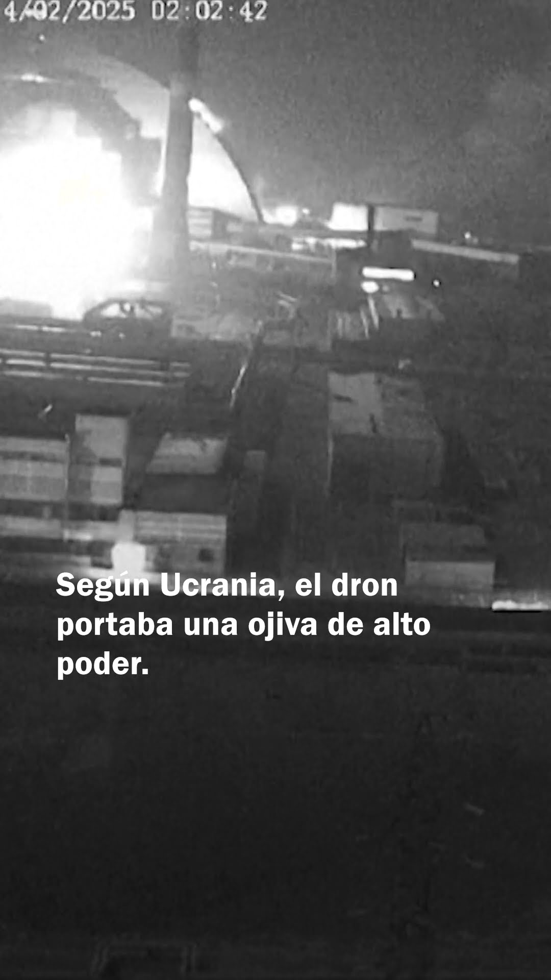 Momento en que dron ruso ataca el escudo antirradiación de Chernóbil - N+ #Shorts