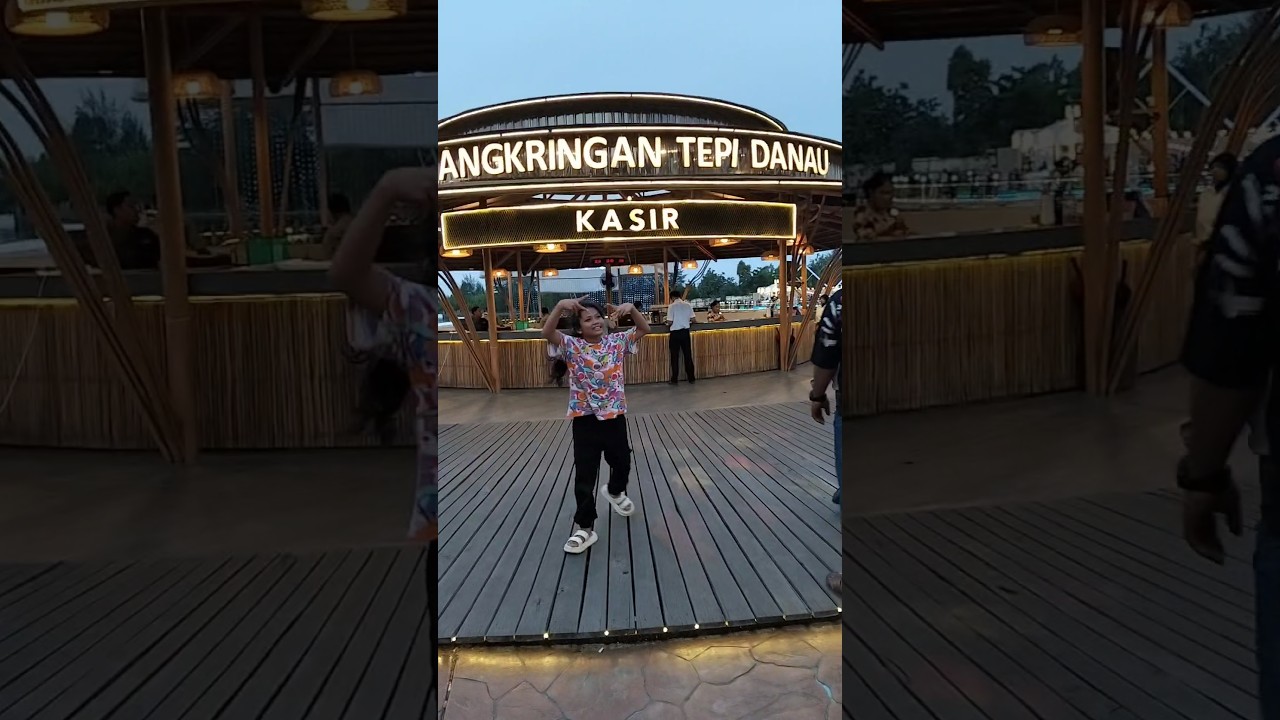 angkringan tepi danau