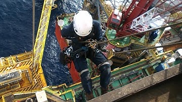 Derrick Bolt Torque Inspection by Rope Access