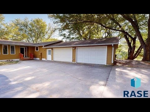 1126 42nd St, Brookings, SD home video tour
