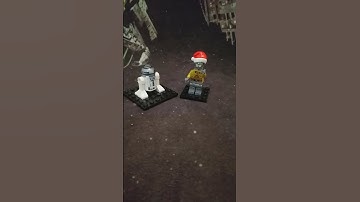 Lego Star Wars - R2D2 turns C-3PO into a Banksy