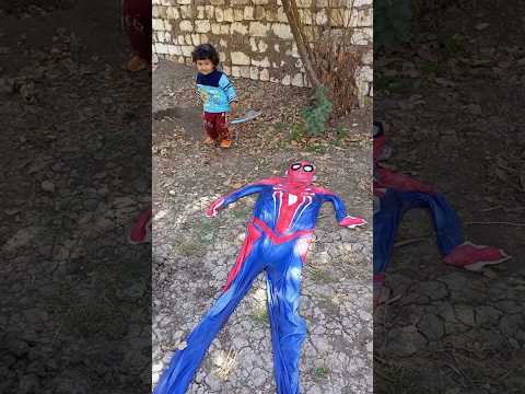 بدلة سبايدرمان والطفل ث ث ن ا  انثي السنجاب قول بابا