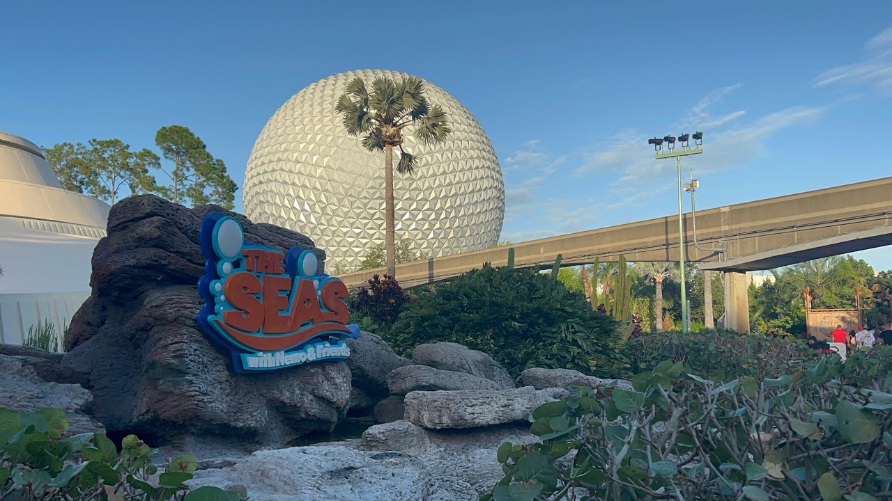 Nemo and Friends Epcot Aquarium I never knew Existed 